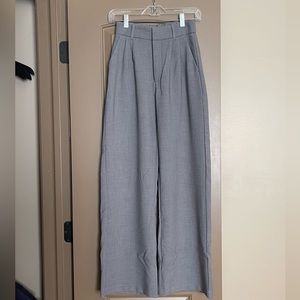 Abercrombie Tailored Pant in Grey